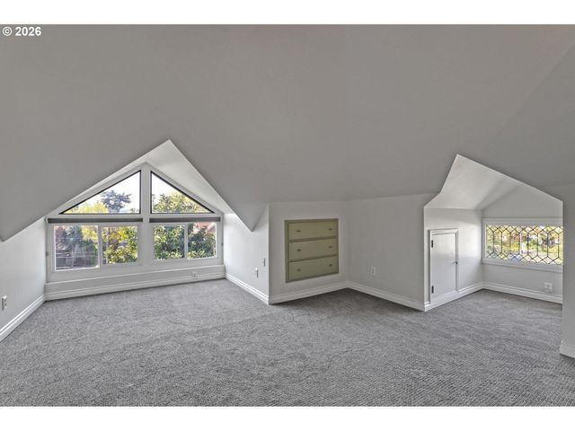 2406 Ne HALSEY St, Portland, OR 97232