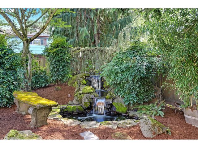 2406 Ne HALSEY St, Portland, OR 97232