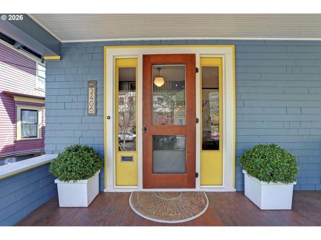 2406 Ne HALSEY St, Portland, OR 97232