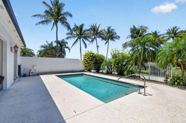 8142 Jolly Harbour Court, Wellington, FL 33414
