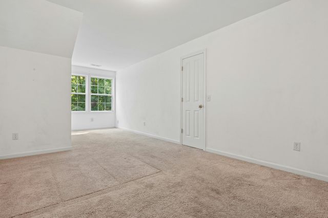 126 Clubhouse Lane 126, Northbridge, MA 01534