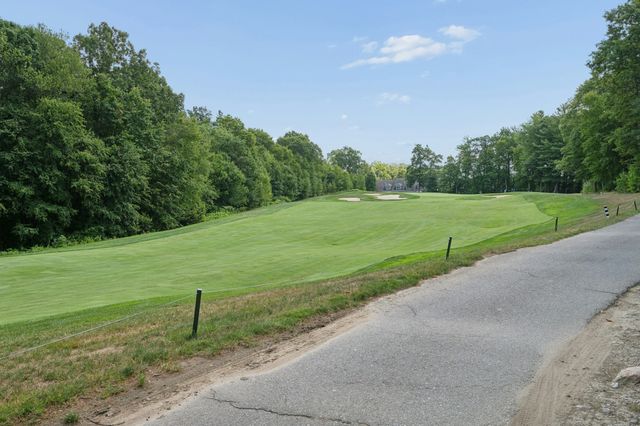 126 Clubhouse Lane 126, Northbridge, MA 01534