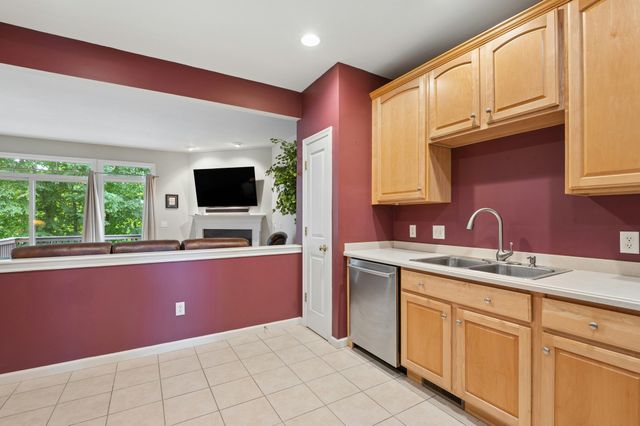 126 Clubhouse Lane 126, Northbridge, MA 01534