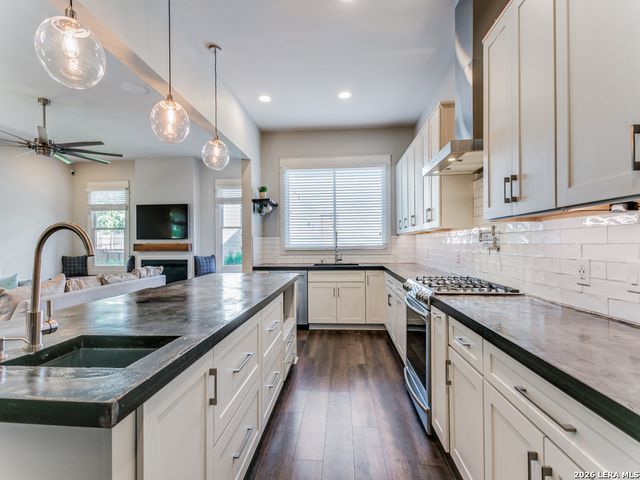 1103 N Pine St, San Antonio, TX 78202