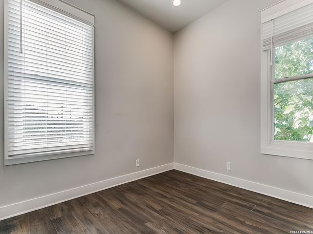 1103 N Pine St, San Antonio, TX 78202