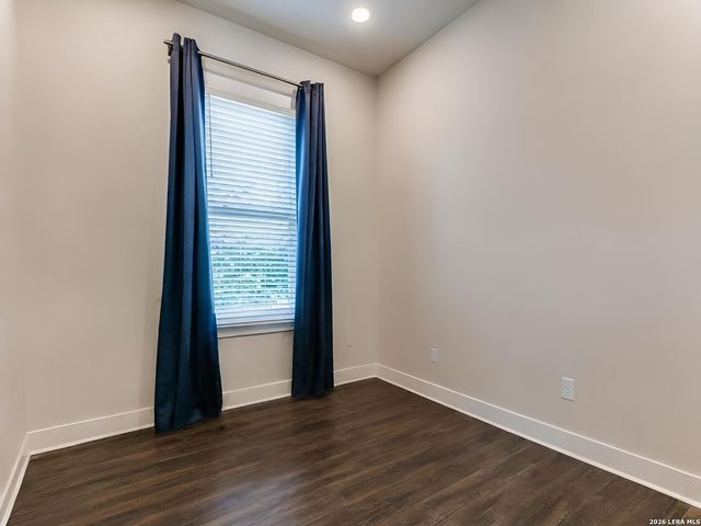 1103 N Pine St, San Antonio, TX 78202