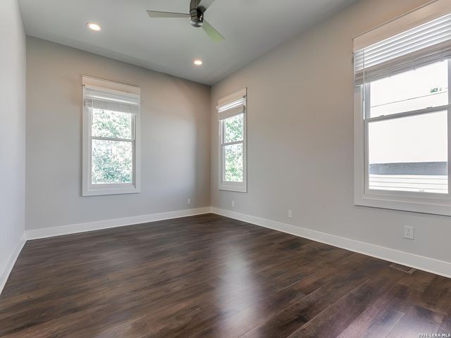 1103 N Pine St, San Antonio, TX 78202