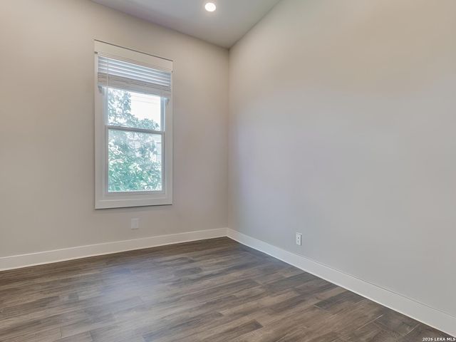 1103 N Pine St, San Antonio, TX 78202