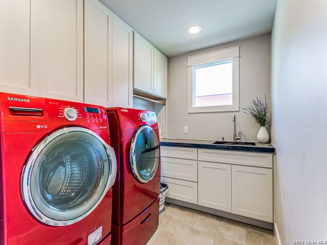 1103 N Pine St, San Antonio, TX 78202