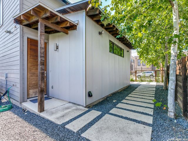 1103 N Pine St, San Antonio, TX 78202