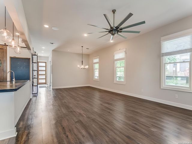 1103 N Pine St, San Antonio, TX 78202
