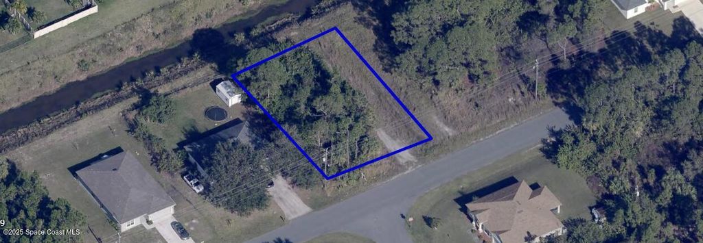 Image 2 of property listing at 657 Paigo Street SE, Palm Bay, FL 32909