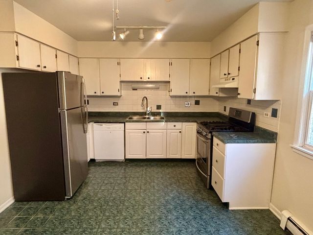 6921 N Ashland Boulevard 2B, Chicago, IL 60626