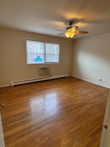 6921 N Ashland Boulevard 2B, Chicago, IL 60626