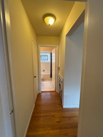 6921 N Ashland Boulevard 2B, Chicago, IL 60626