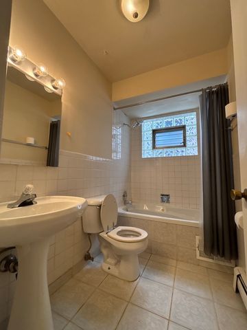 6921 N Ashland Boulevard 2B, Chicago, IL 60626