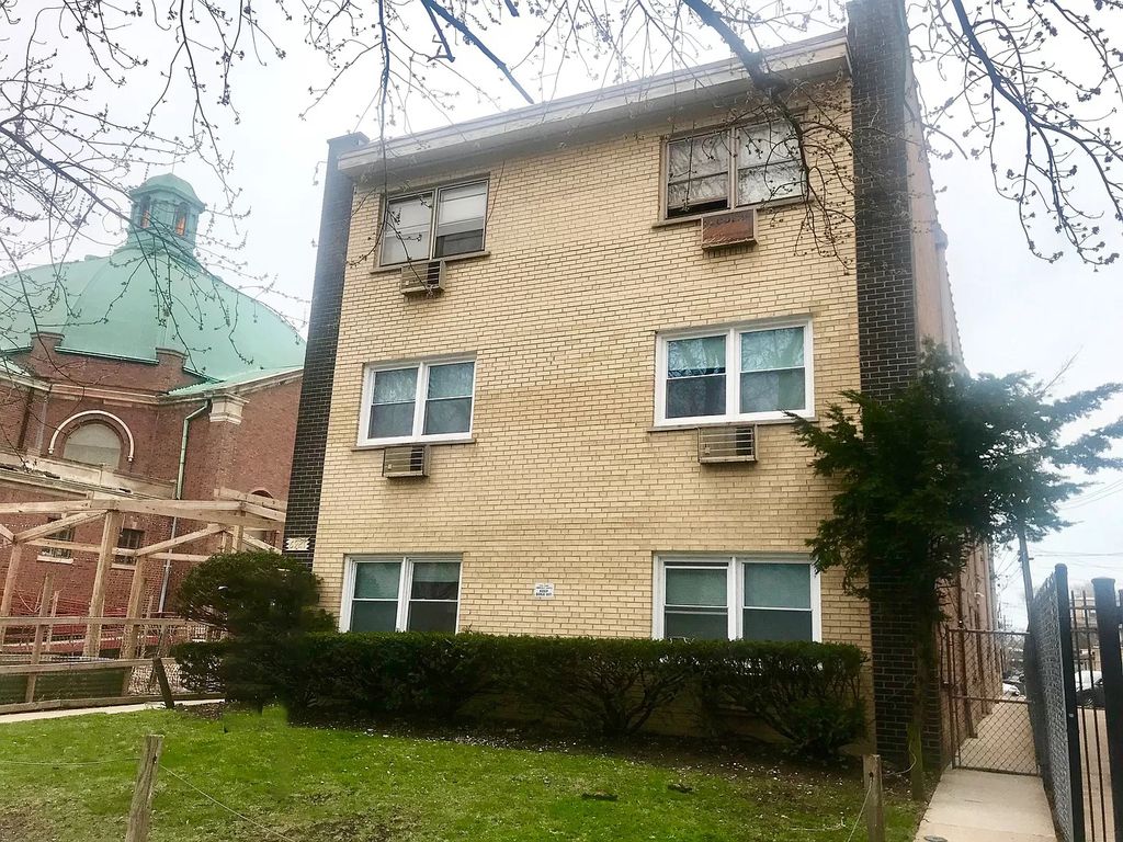 6921 N Ashland Boulevard 2B, Chicago, IL 60626