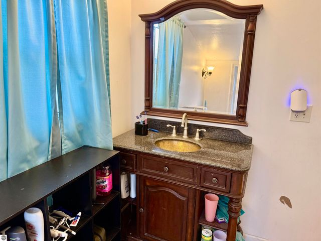 711 Francisco Avenue, Alma, MI 48801