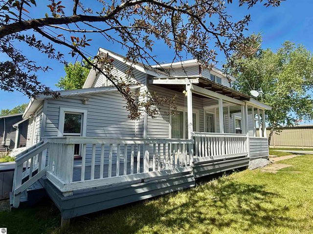 711 Francisco Avenue, Alma, MI 48801