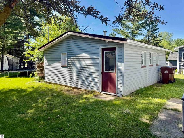 711 Francisco Avenue, Alma, MI 48801