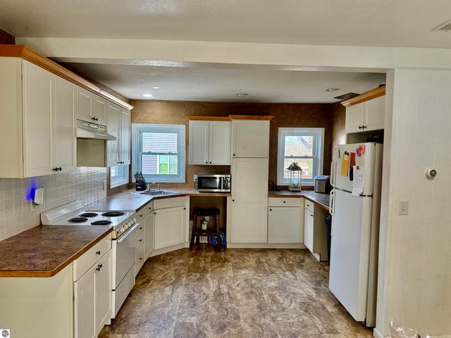 711 Francisco Avenue, Alma, MI 48801