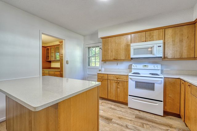 102 Wake Robin Circle, Spartanburg, SC 29301