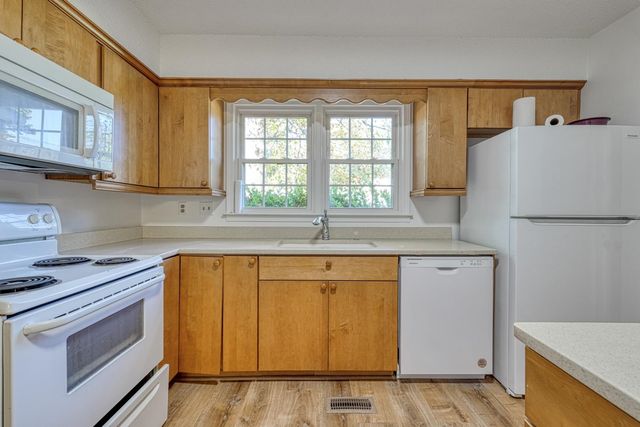 102 Wake Robin Circle, Spartanburg, SC 29301