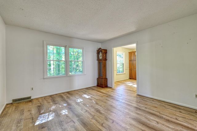 102 Wake Robin Circle, Spartanburg, SC 29301