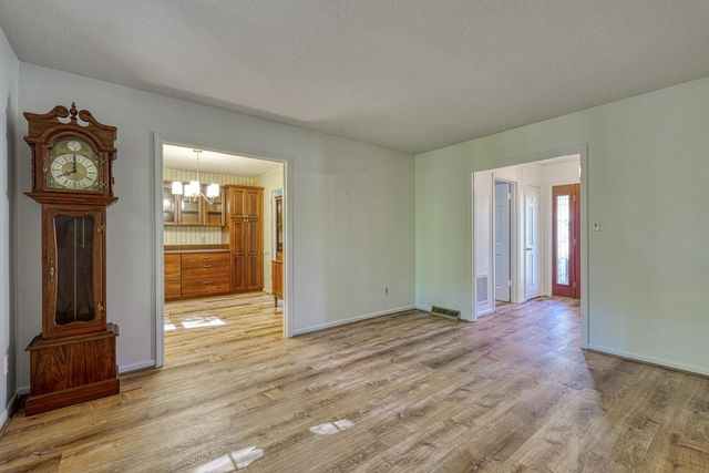 102 Wake Robin Circle, Spartanburg, SC 29301