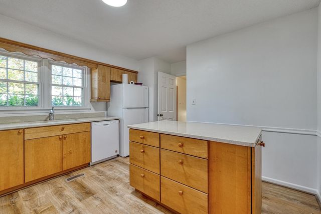 102 Wake Robin Circle, Spartanburg, SC 29301