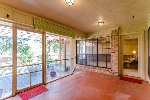 1013 Canyon Ridge Drive, Desoto, TX 75115