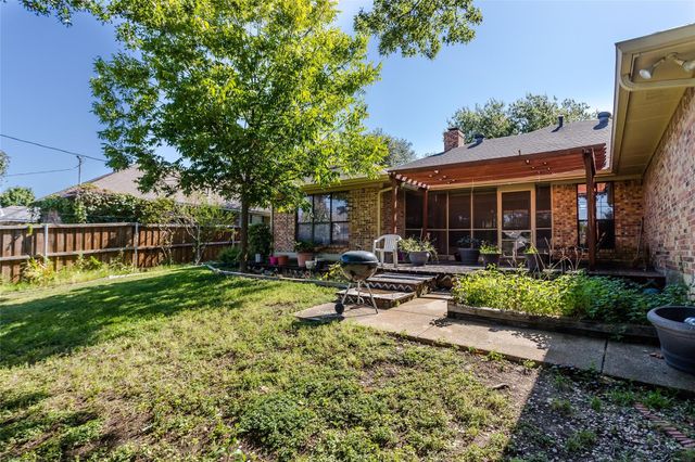 1013 Canyon Ridge Drive, Desoto, TX 75115