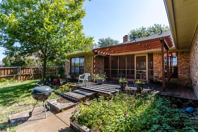 1013 Canyon Ridge Drive, Desoto, TX 75115