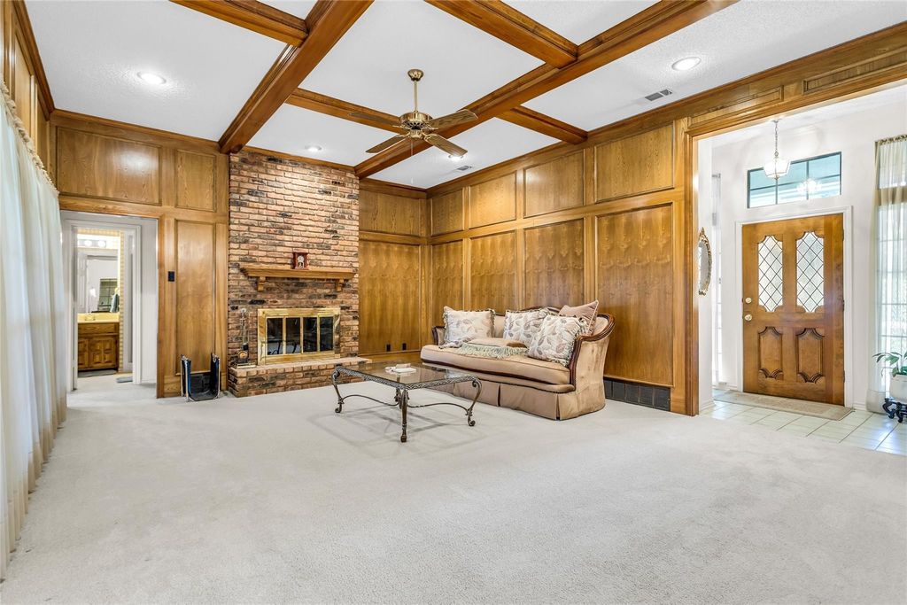 1013 Canyon Ridge Drive, Desoto, TX 75115