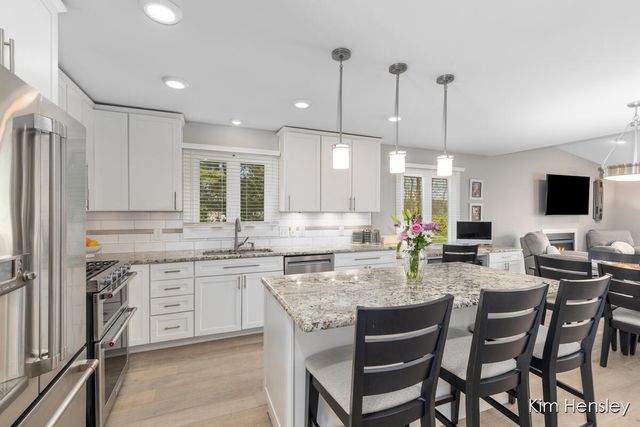 6641 Bella Vista Drive Ne, Cannon Twp, MI 49341