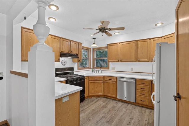 1222 E Lakeside Drive, Edgerton, WI 53534