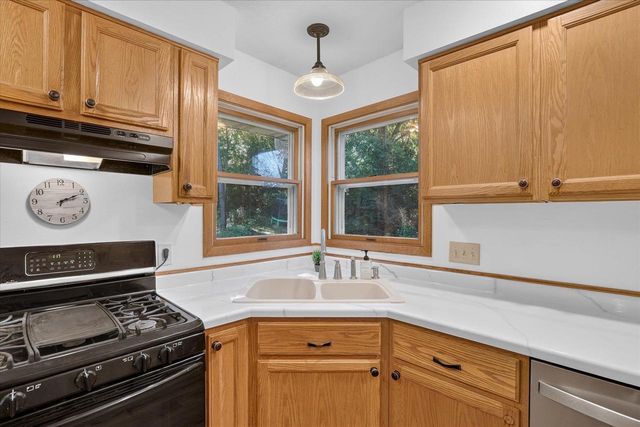 1222 E Lakeside Drive, Edgerton, WI 53534