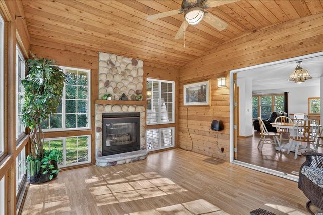 1222 E Lakeside Drive, Edgerton, WI 53534