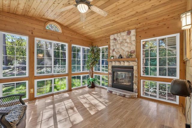 1222 E Lakeside Drive, Edgerton, WI 53534