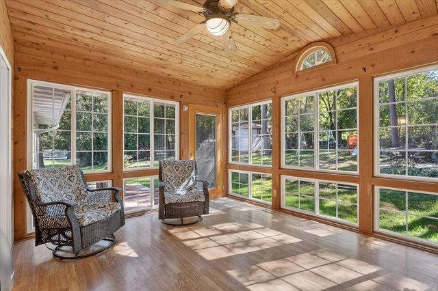 1222 E Lakeside Drive, Edgerton, WI 53534