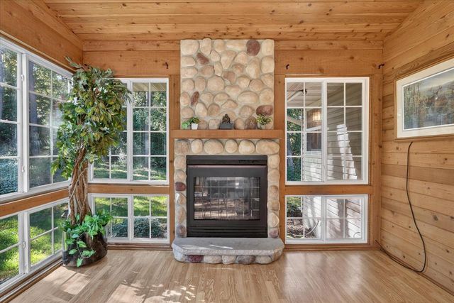 1222 E Lakeside Drive, Edgerton, WI 53534