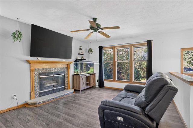 1222 E Lakeside Drive, Edgerton, WI 53534