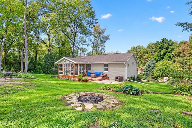 1222 E Lakeside Drive, Edgerton, WI 53534
