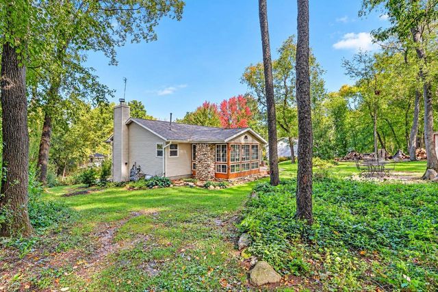 1222 E Lakeside Drive, Edgerton, WI 53534
