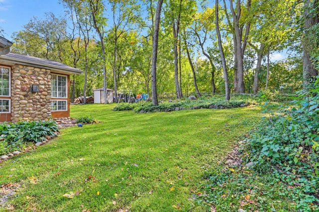 1222 E Lakeside Drive, Edgerton, WI 53534