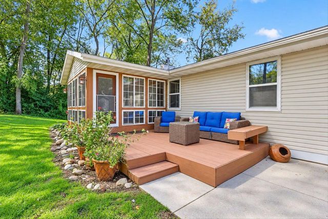 1222 E Lakeside Drive, Edgerton, WI 53534