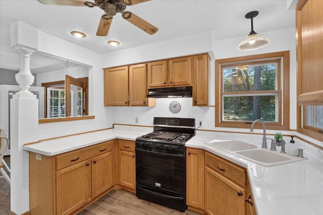 1222 E Lakeside Drive, Edgerton, WI 53534