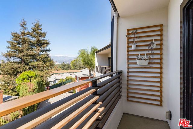 3750 Arbolada Road, Los Angeles, CA 90027