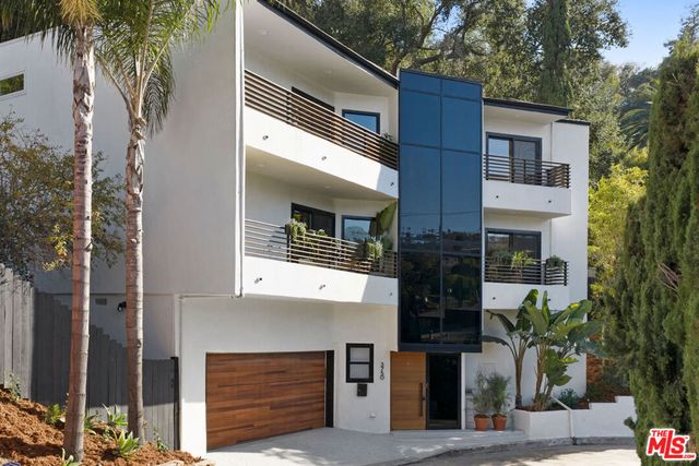 3750 Arbolada Road, Los Angeles, CA 90027
