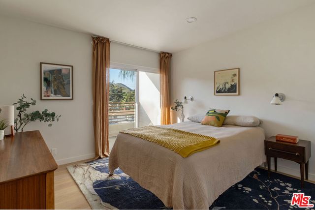 3750 Arbolada Road, Los Angeles, CA 90027